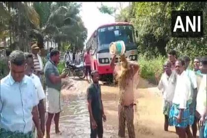 Locals in Tumakuru take bath in slush to protest against bad roads