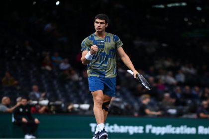 Carlos Alcaraz sinks Grigor Dimitrov to reach Paris Masters quarter-finals