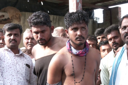 2 sandalwood smugglers thrashed and tied to police in Davanagere village