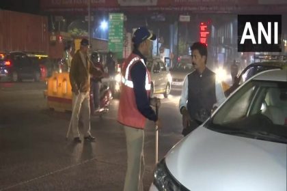 Mumbai police make arrangements near Gateway of India for New Year's Eve