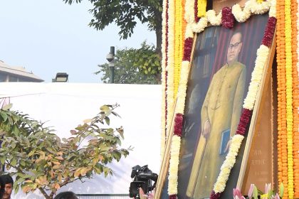 President Murmu pays floral tributes to Dr Ambedkar on his death anniversary