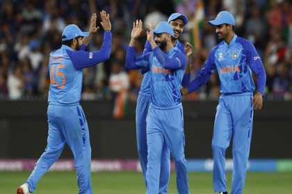 Indian cricket fraternity extends New Year wishes to fans