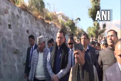 Uttarakhand CM Dhami arrives in Joshimath to inspect 'sinking' town