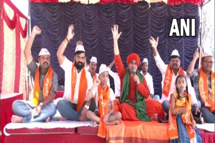 Lingayat seer continues protest over demand for 2A category reservation