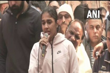 Babita Phogat meets protesting wrestlers in Delhi with message from centre