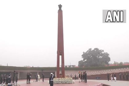 Modi pays tribute to fallen soldiers at National War Memorial on Republic Day