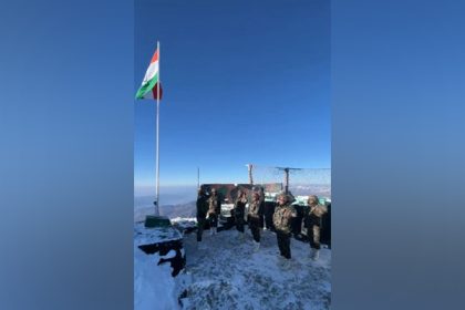 Indian Army hoists national flag at 8,000 feet in Poonch