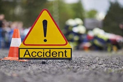 A vehicle carrying labourers from Chhattisgarh overturns in Hyderabad