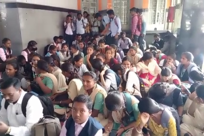 Students stage protest against KSRTC in Mandya for better bus services