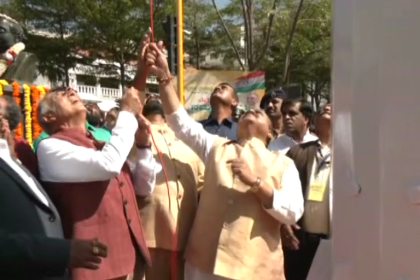 Tricolour fails to unfurl despite CM's efforts; brought down, hoisted again