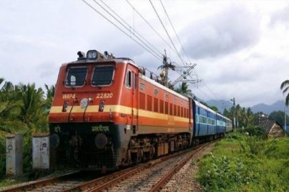 6 train coaches of Godavari Express derail near Bibinagar, no causalities