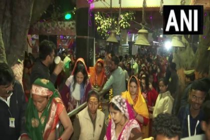 Devotees throng temple on occasion of Mahashivratri