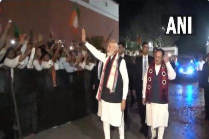 Modi receives warm welcome at BJP headquarters after Assembly polls results