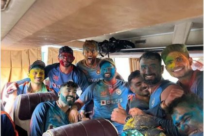 Team India celebrates holi ahead of 4th Test; Rohit Sharma, Kohli dancing inside team bus