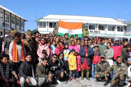Army rescues 370 tourists stranded due to heavy snowfall in East Sikkim