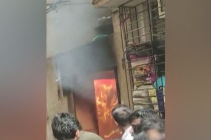 10 hospitalised, 80 rescued in Mulund building fire