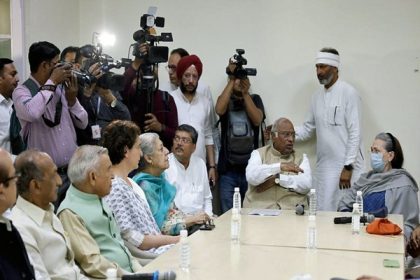 Congress leaders huddle in Delhi, Priyanka stresses on winning Karnataka polls