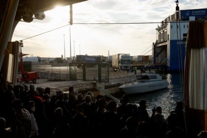 Pakistanis migrants among 190 saved by rescue ship in Italy