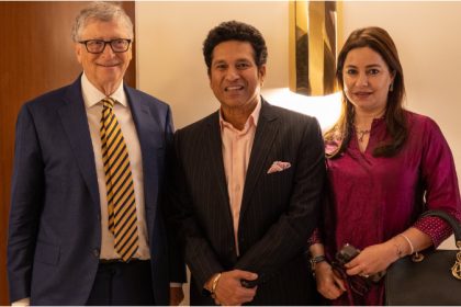 Sachin Tendulkar meets Bill Gates in Mumbai, fans say 'two legends together'