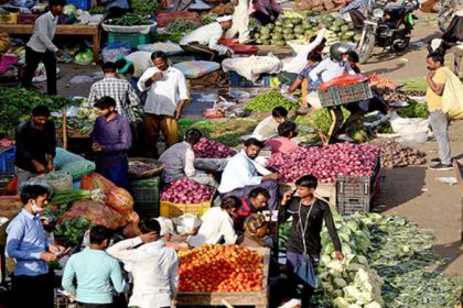 India's wholesale inflation continues to fall in Feb, but retail inflation still above 6 pc