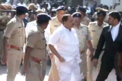Madal Virupakshappa appears before Lokayukta police for questioning