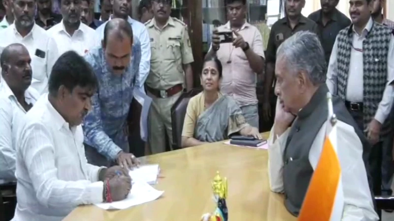 Upset over being denied ticket, R Shankar resigns as MLC, Angara to quit  politics | Public TV English