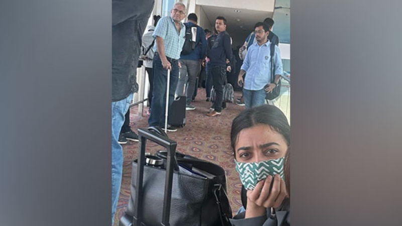 Radhika Apte Locked-In At Airport's Aerobridge For Hours With No Access To  Loo, Water, Celebrity News | Zoom TV