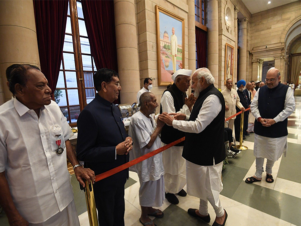 PM Modi mourns Yoga guru Swami Sivananda’s demise